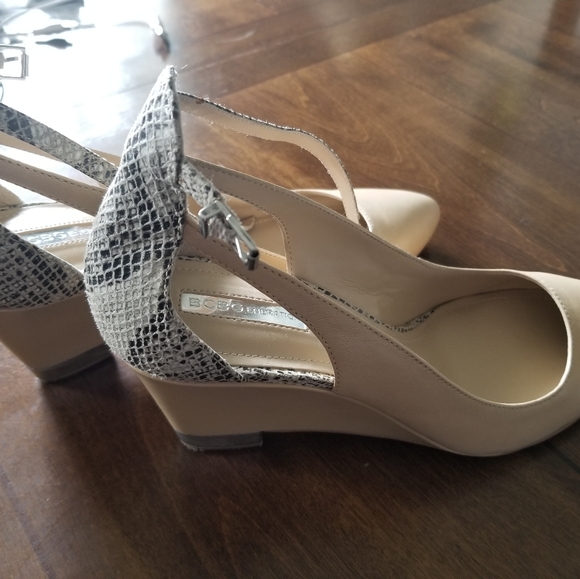 BCBG  worn twice, great condition, like new - Picture 2 of 3